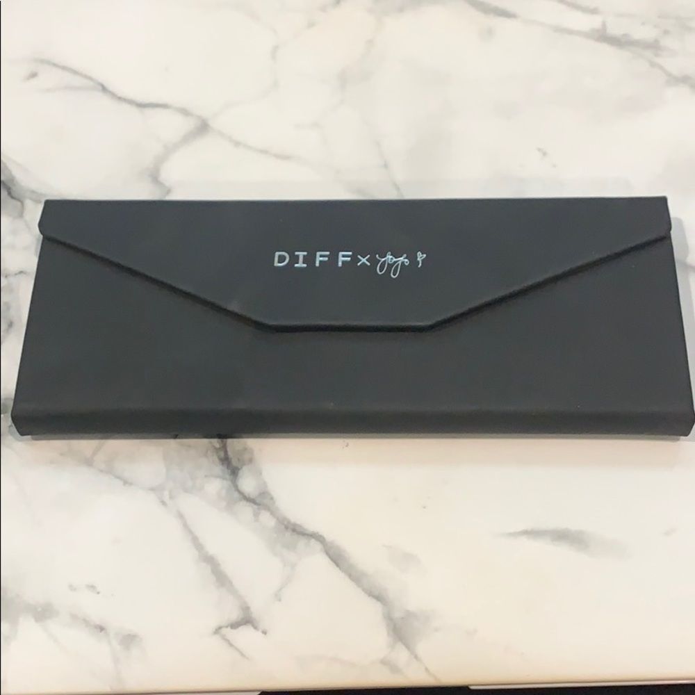 Diff eyewear Jojo eyeglass cleaner case